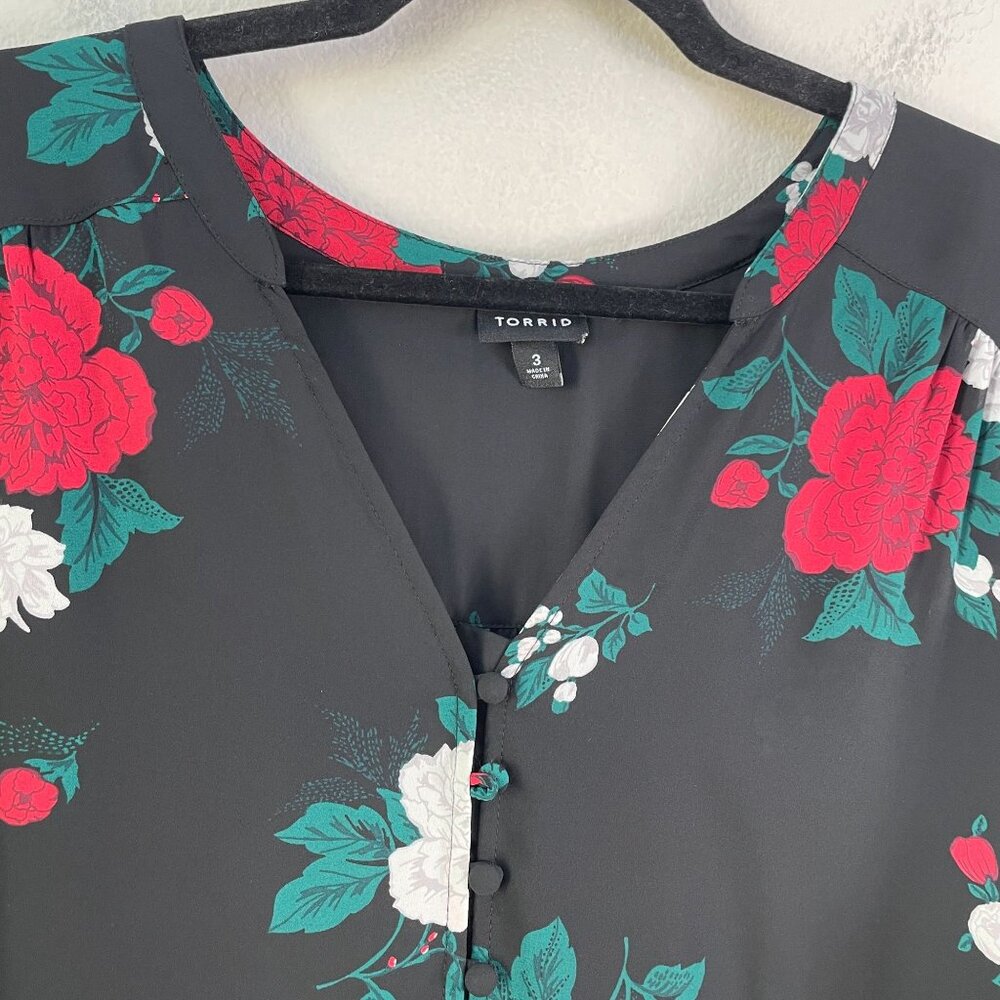 Torrid Womens Plus 3X Button Front Floral Blouse Red White Roses Roll Tab Sleeve - Picture 2 of 8